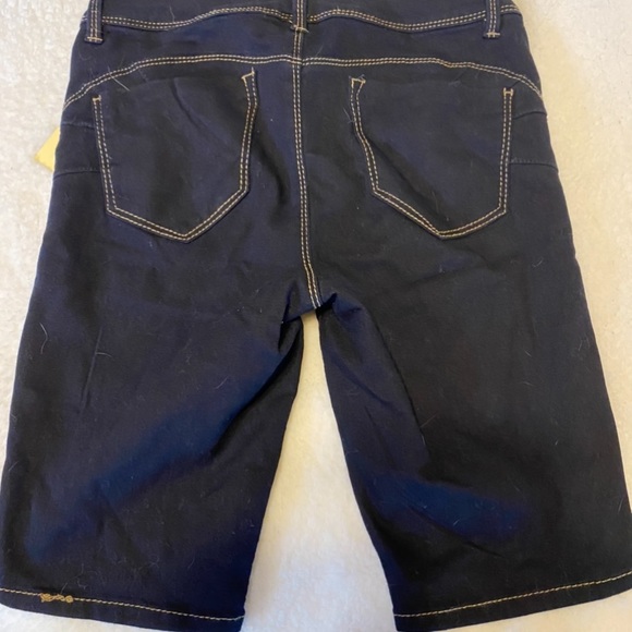 Beautiful ladies denim Bluespice capris nwt - Picture 2 of 3